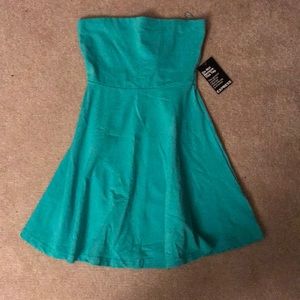 NWT ❤️ Express strapless dress